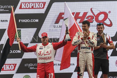 Fih O Juara F Powerboat Danau Toba Sesi Pertama Antara Foto