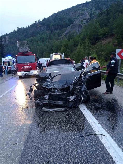 Isparta Antalya karayolunda zincirleme kaza 1 ölü 4 yaralı Haberler