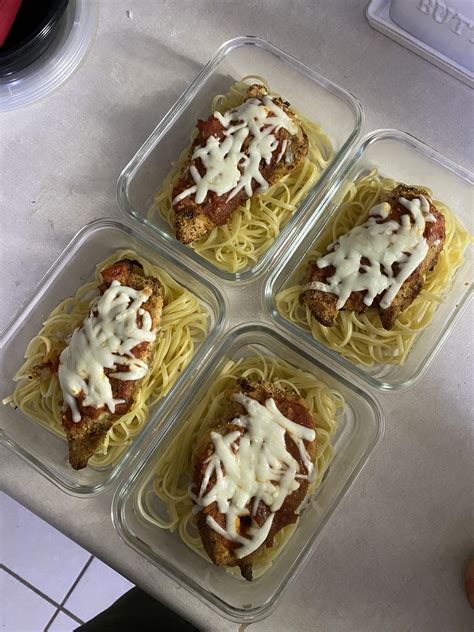 Meal Prep Skinnytaste Chicken Parm Linguine Cals Per Container