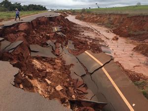 G Gua De Chuva Rompe Barragem E Engole Duas Rodovias No Sul De Ms