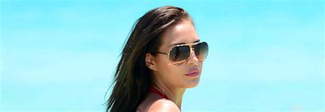 Chloe Goodman Hot Al Mare Il Costume Rosso Non Lascia Spazio All Immaginazione FOTO LEGGO It