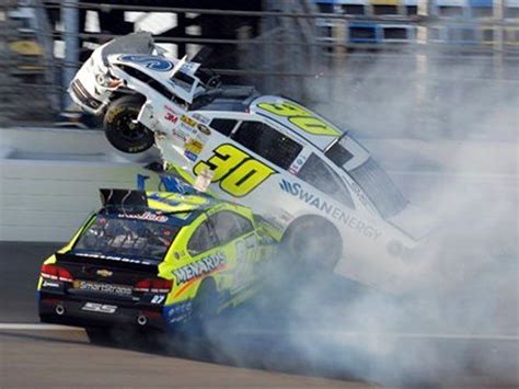 Espectacular Accidente Múltiple En Las Prácticas De Las 500 Millas De Daytona