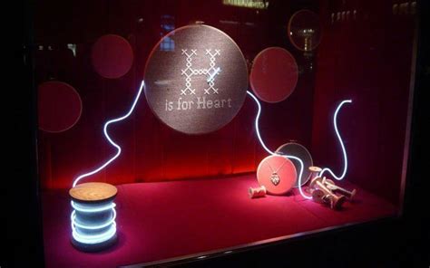 Ideas Para Decorar Escaparates En San Valent N Window Display Window