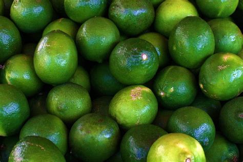 Limes Sun Cause Second Degree Burns On Florida Mans Hands During Margarita Making Session