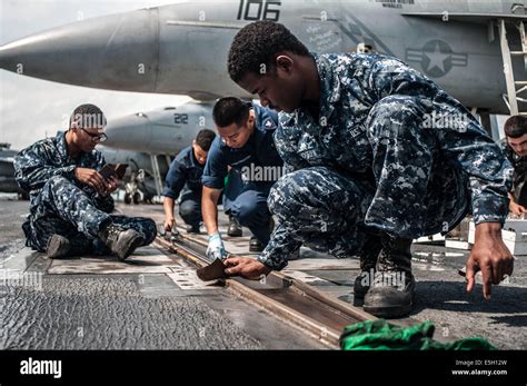 U S Sailors Aboard The Aircraft Carrier Uss George Washington Cvn