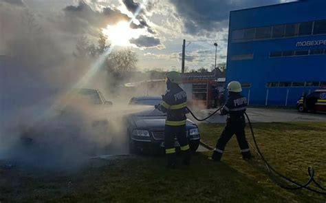 FOTO INCENDIU la un autoturism în Alba Iulia în apropierea unei