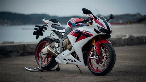 Honda Cbr 600 Rr 2025 First Look 600cc Lightweight Sportsrbike 2025