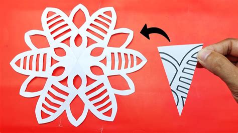 How To Make A Snowflake Out Of Paper Easy Paper Cutting Snowflakes For Christmas🎄 Youtube