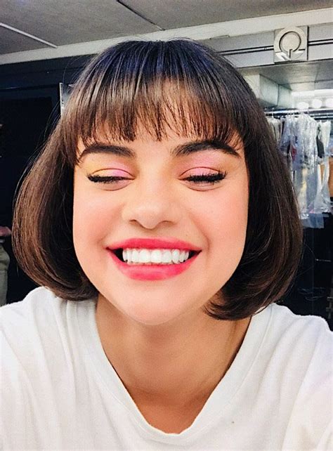 El Look Más Ochentero De Selena Gómez Bob Con Flequillo Y Maquillaje