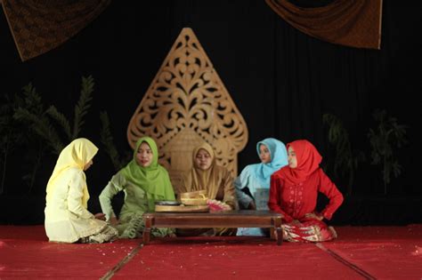 Ujian Akhir Kreativitas Seni Budaya Sd Mahasiswa Pgsd Tampilkan Teater