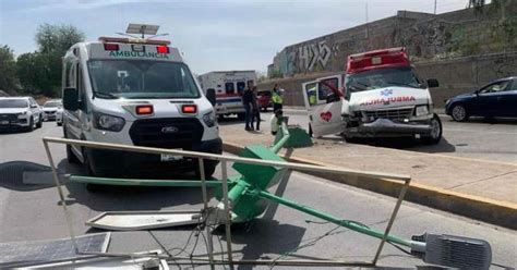 Choca ambulancia en el Río Santiago