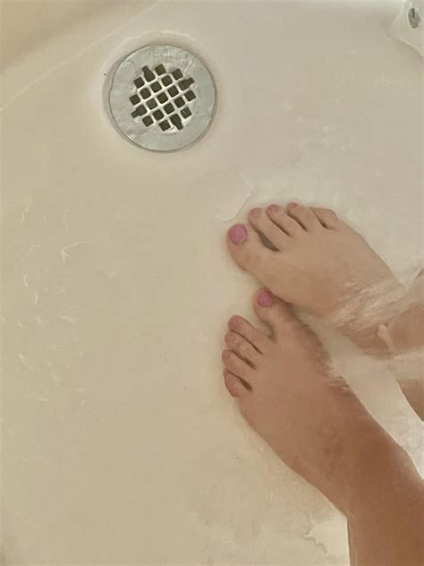 Dripping Wet And Dangerously Tempting🚿👣 R Bbwfeet