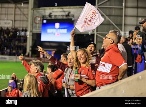 Hull KR fans sing and dance Stock Photo - Alamy