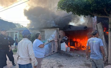 Incendio Arrasa Con Vivienda En La Colonia 28 De Junio En Los Mochis