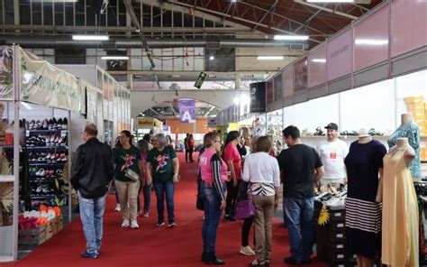 Aonde Ir Feira Loucura Por Sapatos Festival De Teatro E Oktoberfest