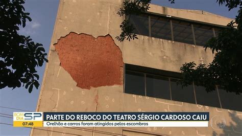 Vídeo Cai parte do reboco do Teatro Sérgio Cardoso Bom dia SP G1