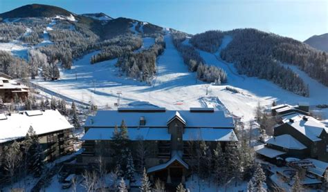 The 6 Best Canada Ski Resorts to Hit Up This Winter – PureWow