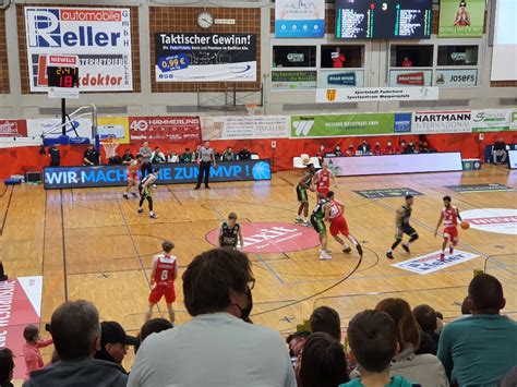 Basketballer Der Edith Stein Realschule Zu Besuch Bei Den Profis In