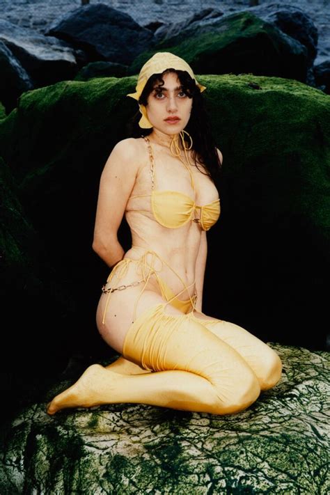 8 Hot Sexy Dilara Findikoglu Bikini Pics