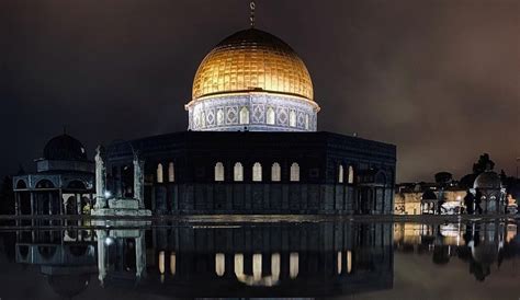 Kumandang Azan Di Masjid Al Aqsa