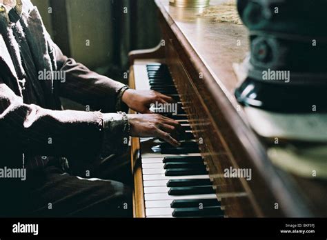 THE PIANIST -2002 Stock Photo - Alamy