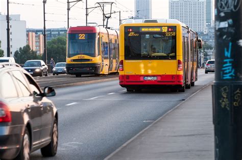 Komunikacja miejska po wakacjach Warszawa 2023 Zmiany w rozkładach