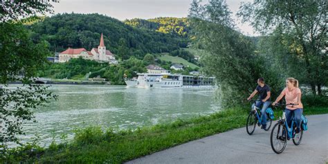 Rad Schiffsreisen Entlang Der Donau