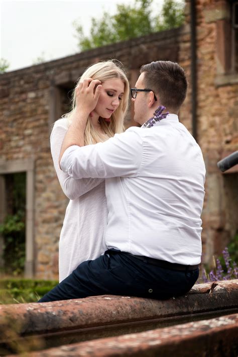 zärtlich romantisch verliebt Posen Fotoshooting Inspiration Ideen