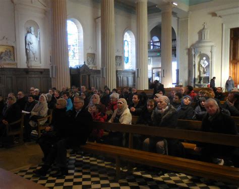 Cours de catéchisme à léglise Sainte Madeleine