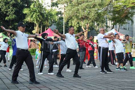 Menpora Ikuti Senam Bersama Pegawai Antara Foto