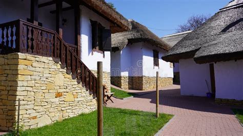 Casa R Stica Tradicional En La Rep Blica De Moldova Foto De Archivo