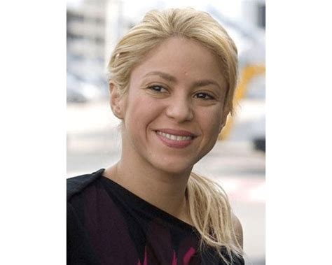 25 Stunning Shakira No Makeup Photos | Fabbon