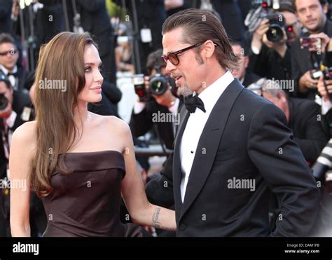 Brad Pitt Acteur Et Actrice Angelina Jolie Arrivent Sur Le Tapis Rouge