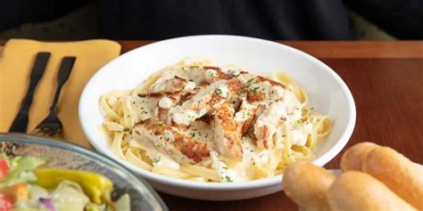 Olive Garden Chicken Alfredo Recipe - [Calories, Nutrition]