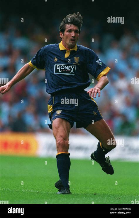 MICK HARFORD WIMBLEDON FC 22 August 1994 Stock Photo - Alamy