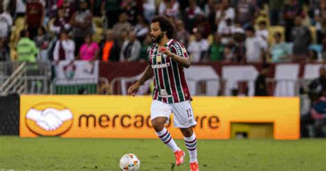 Marcelo pede desculpas à torcida após derrota do Fluminense para o Vitória