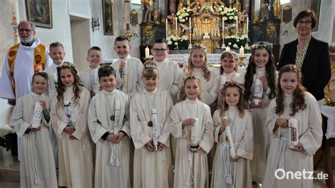 Erstkommunion In Der Pfarrkirche St Laurentius In Konnersreuth Onetz