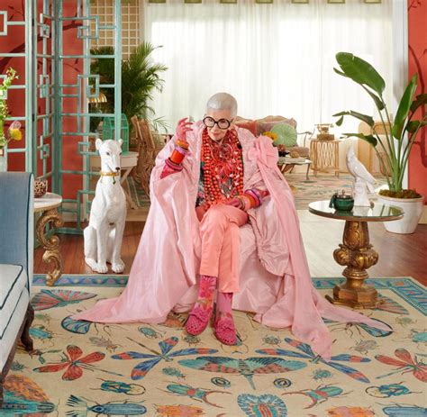 Iris Apfel Die Mode Ikone Entwirft Jetzt Auch Teppiche Und Weitere