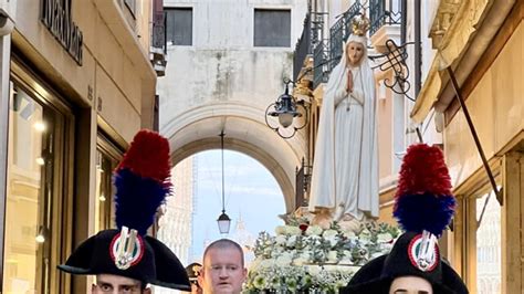 La Madonna Pellegrina Di Fatima Arriva A Venezia Con Un Lungo Corteo Acqueo