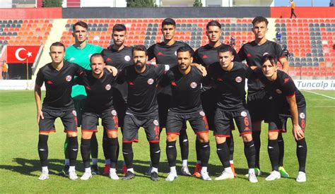 TFF 2 Lig ekiplerinden Turgutluspor da başkanın eşinden dikkat çeken