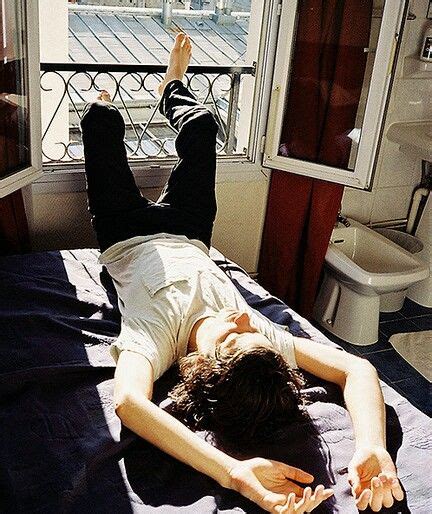 Pin By Stylesorama On 1d Harry Styles Sleeping Poses People Pose