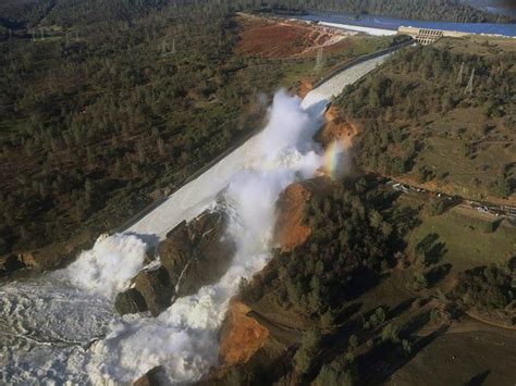 Deze stuwdam in Californië staat op doorbreken meer dan 100 000 mensen