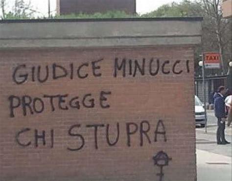 Insulti E Scritte Sui Muri Del Tribunale Di Torino Contro Il Giudice