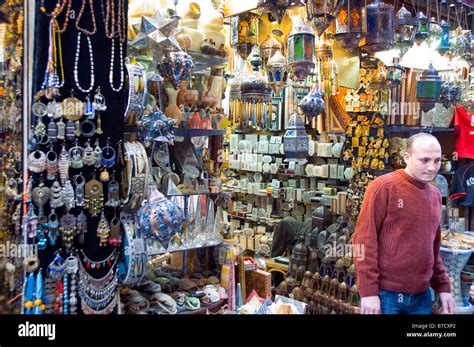 Market cairo egypt souvenirs hi-res stock photography and images - Alamy