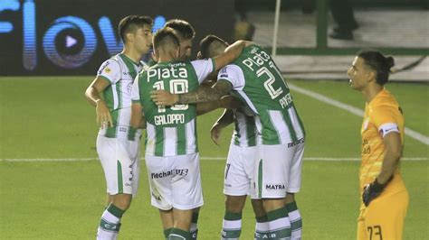 Banfield goleó a San Lorenzo y es finalista