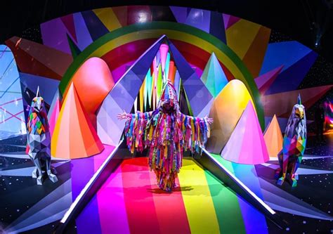 Okuda San Miguel Llena De Colores Y Surrealismo Front N M Xico Con Su