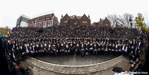 Chabad-Lubavitch Rabbis Gather for Annual Photo - Chabad.org