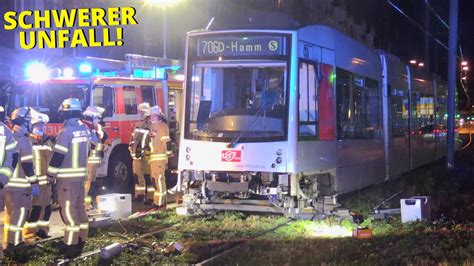 TRAGISCHER UNFALL AN HALLOWEEN Radfahrer unter Straßenbahn