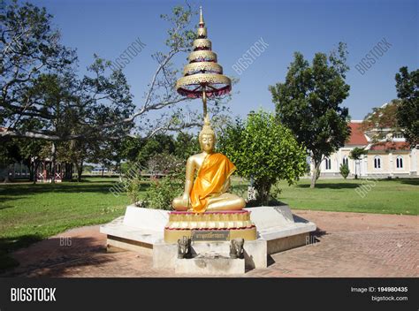 Gold Buddha Statue Image & Photo (Free Trial) | Bigstock