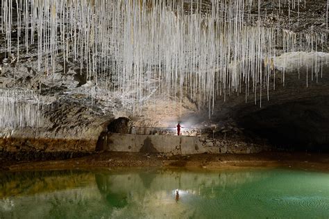 Photo Grotte de Choranche Isère Partie touristique le lac et ses